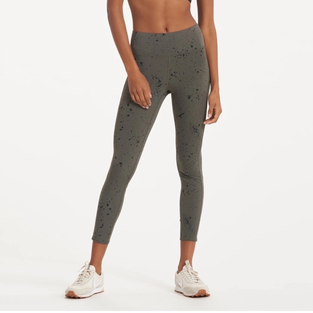 Vuori Stride Leggings in Oregano Splatter